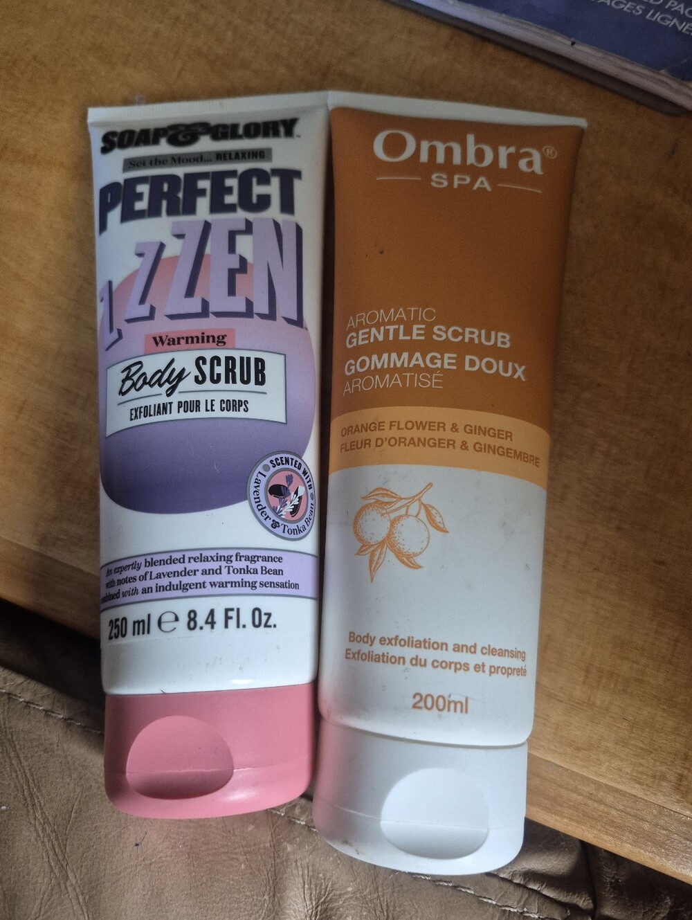 Soap & Glory Pink and White Perfect LIZZEN Warming Body Scrub&Ombra Gentle Scrub